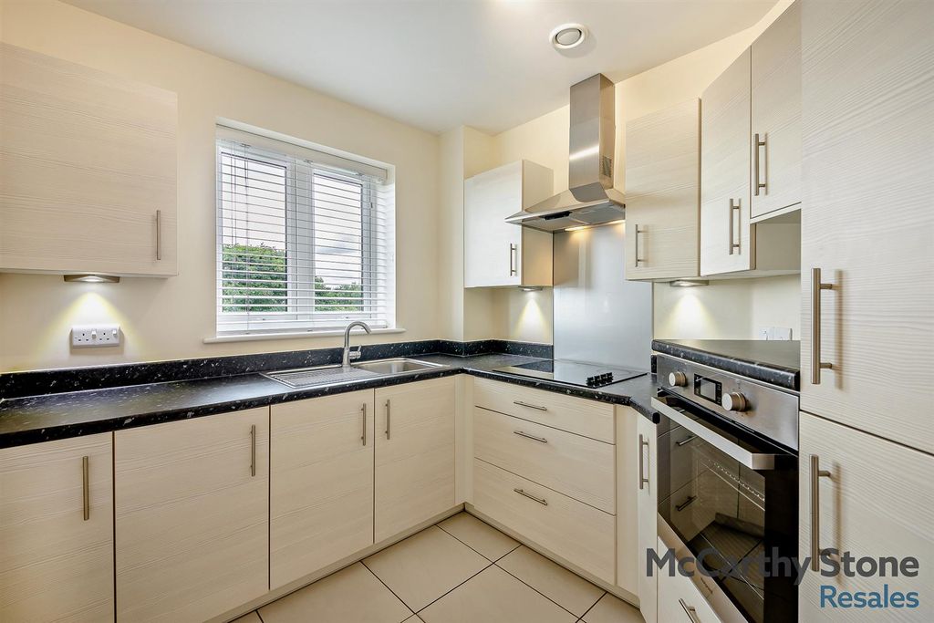Property photo 3 of 10 86587894-Interior05-800.Jpg