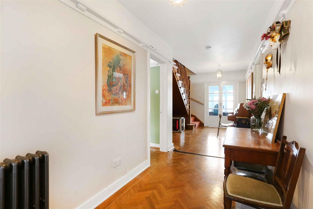 Property photo 3 of 19 989224498 24.Jpg