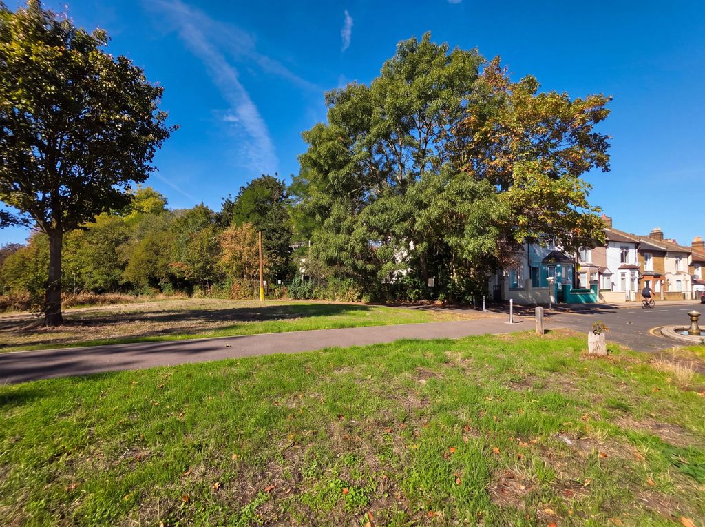 Property photo 2 of 19