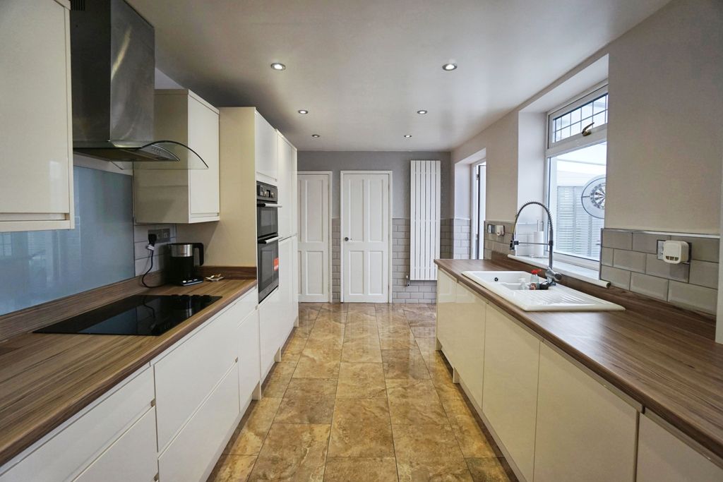 Property photo 2 of 15 Kitchen