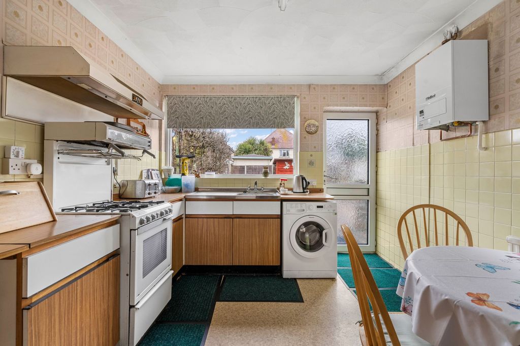 Property photo 3 of 13 Kitchen