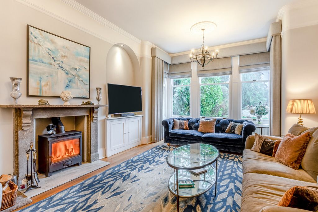 Property photo 3 of 44