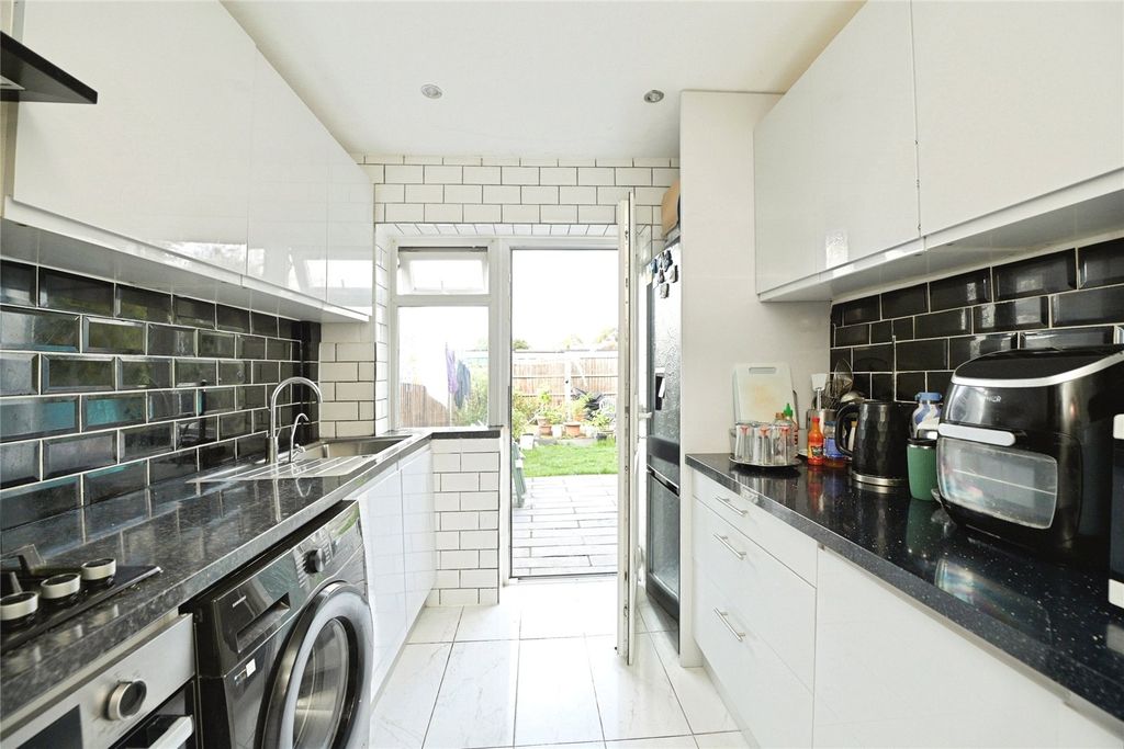Property photo 3 of 23 Picture No. 06