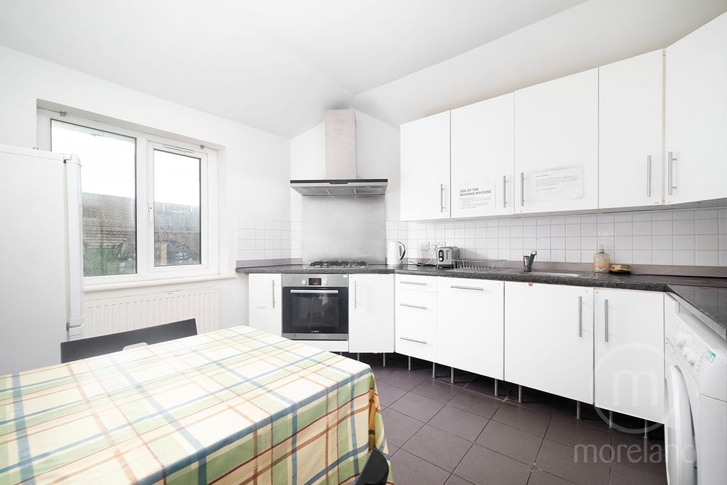 Property photo 2 of 10 4588305