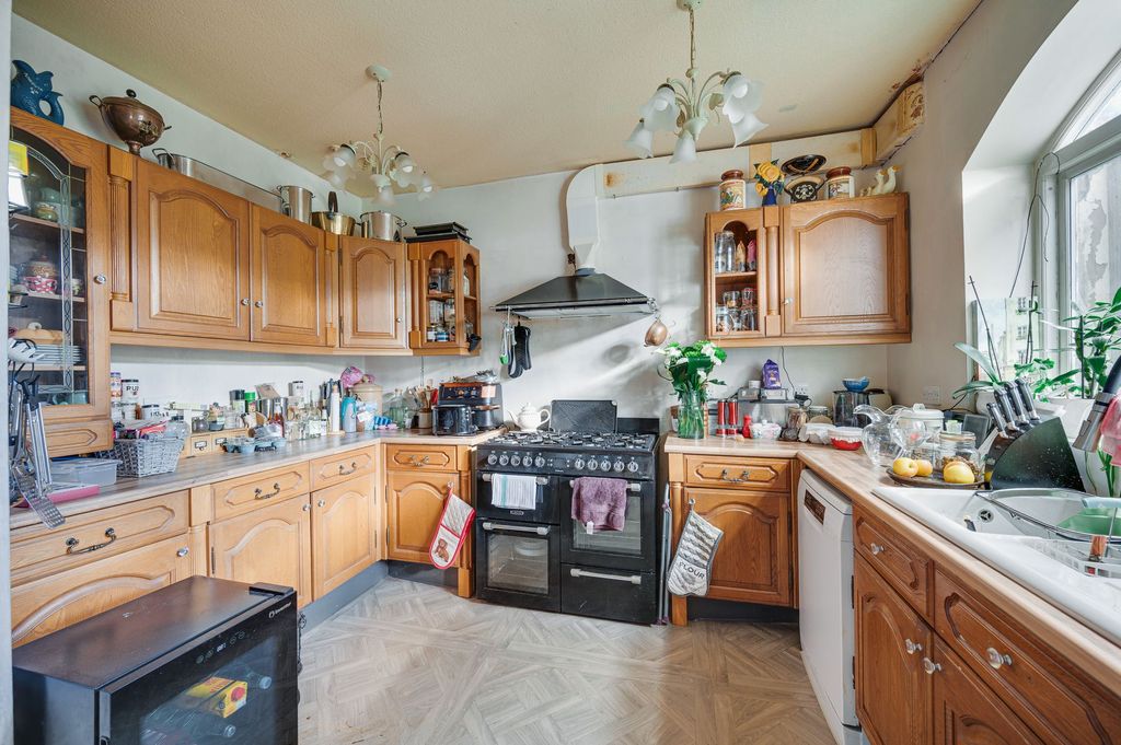 Property photo 2 of 26
