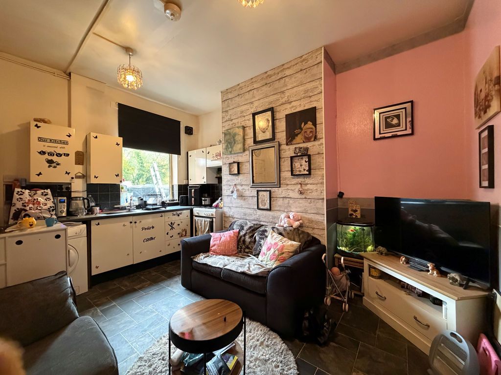 Property photo 2 of 10 Photo 3