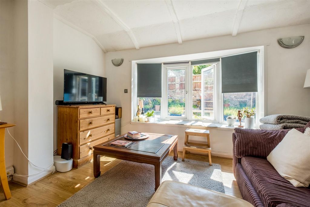 Property photo 3 of 17 34 Westbourne Villas_5.Jpg