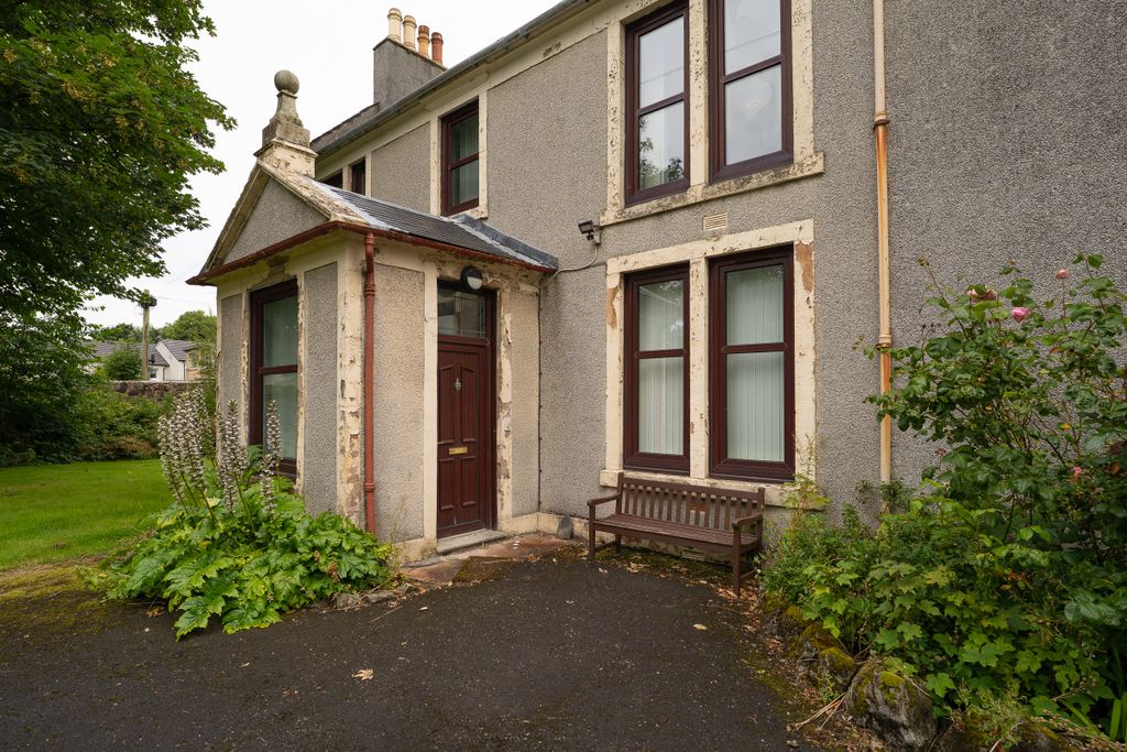 Property photo 2 of 34