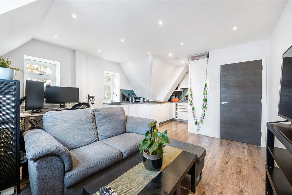 Property photo 3 of 9