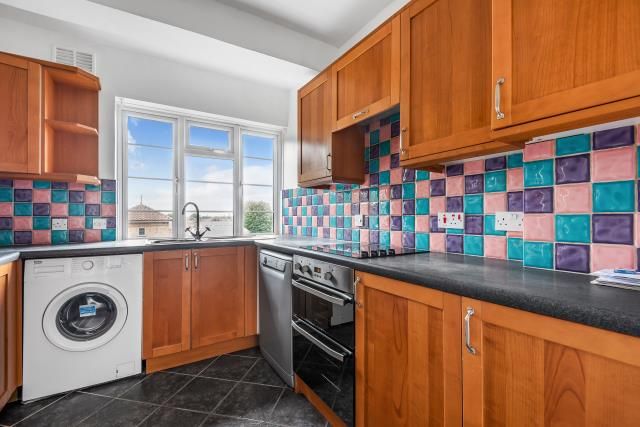 Property photo 3 of 10 Kitchen