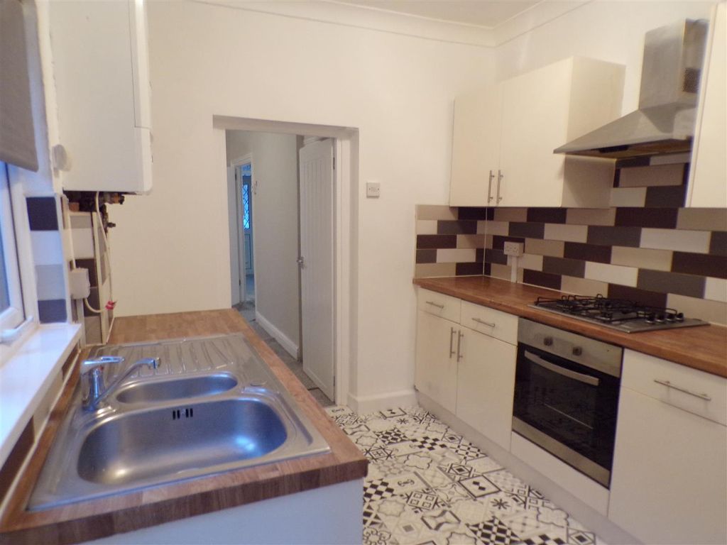 Property photo 1 of 9 Kitchen