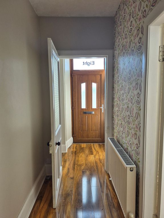 Property photo 2 of 23 Vestibule 