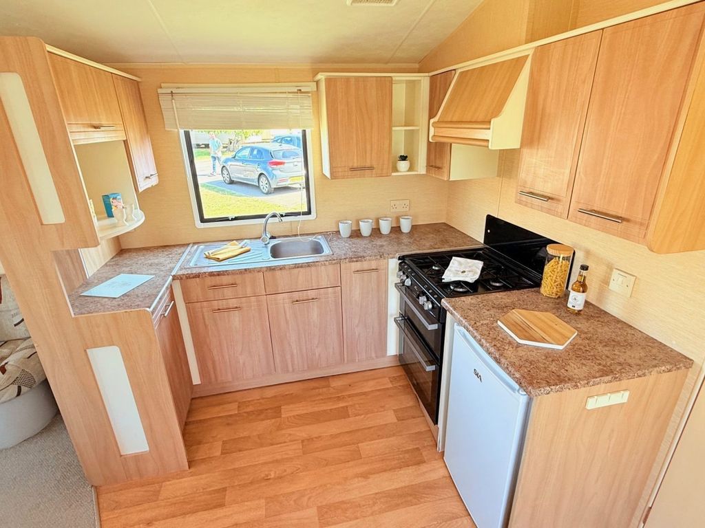Property photo 2 of 6 Willerby Rio 2010 Car0064305 111055193.Jpeg