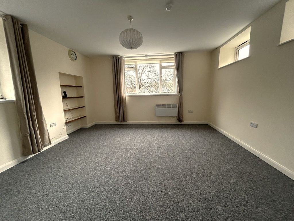 Property photo 2 of 8 4891401