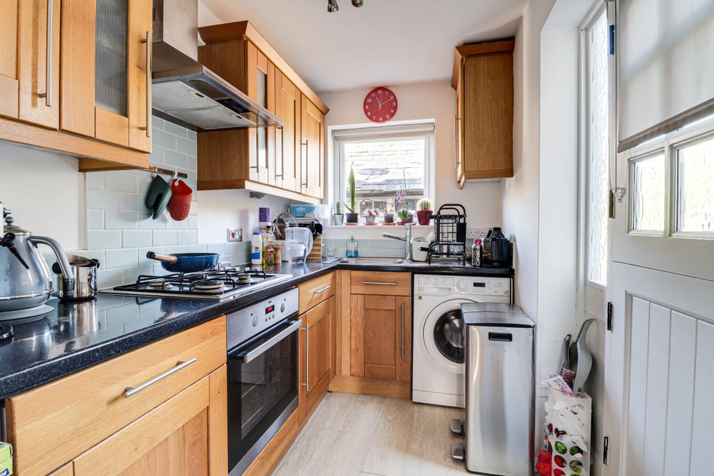 Property photo 3 of 11 Kitchen