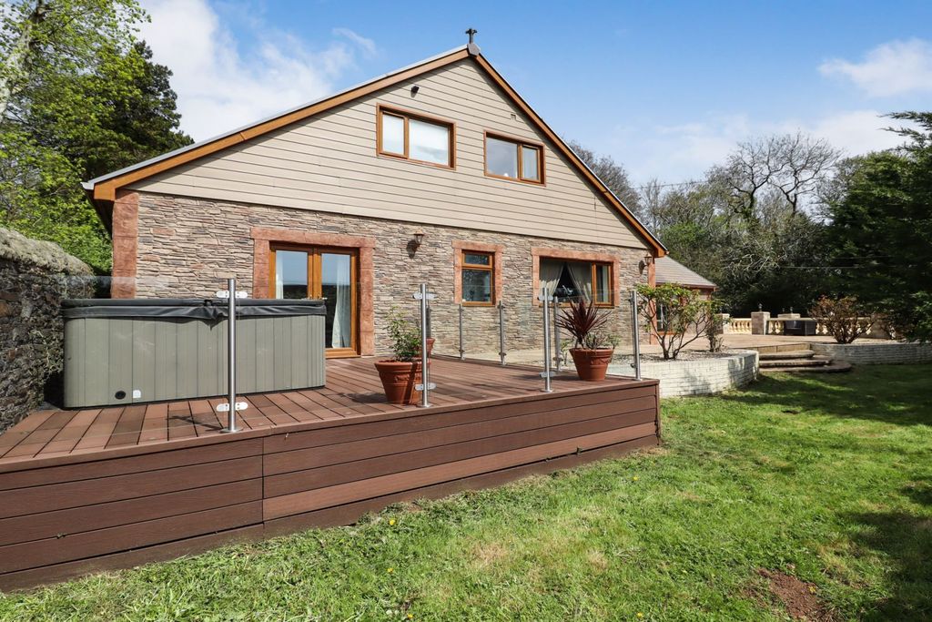 Property photo 2 of 32