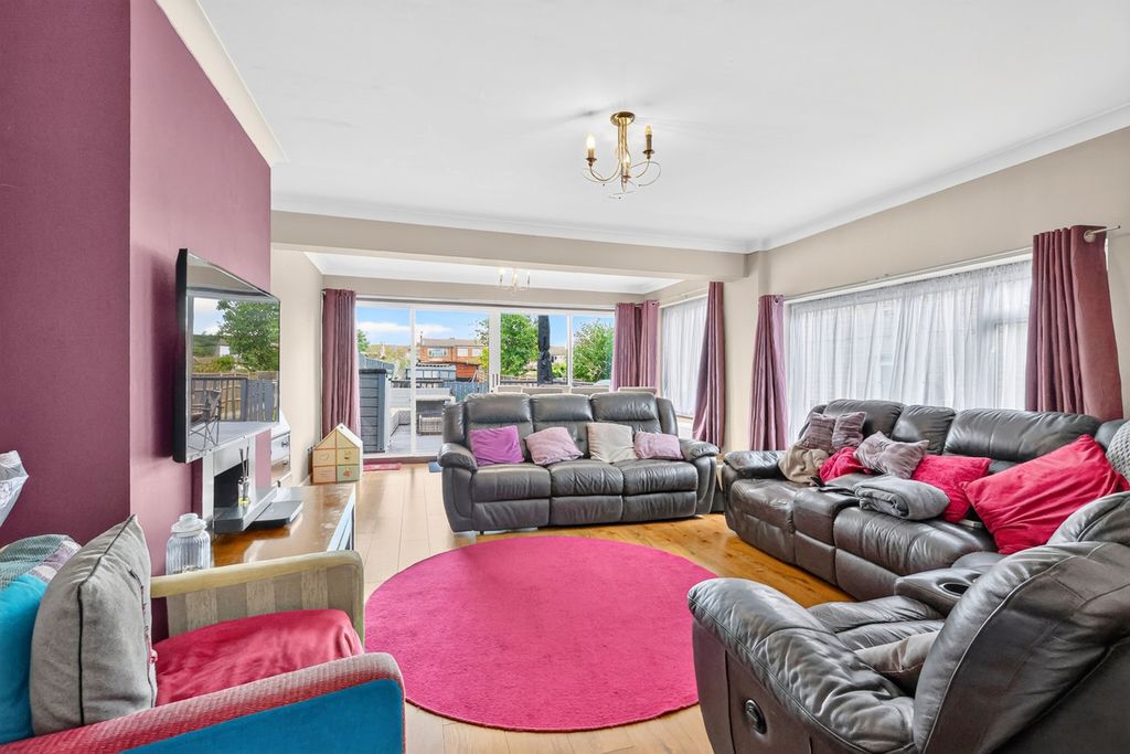Property photo 2 of 32