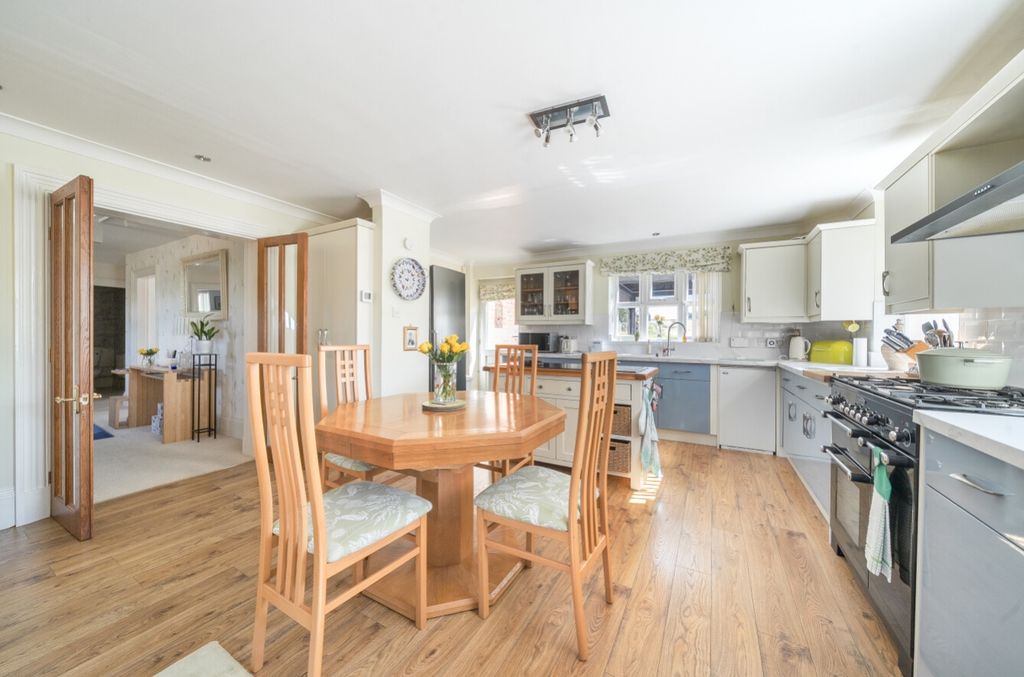 Property photo 2 of 27 1492418-11-6A67Cddb2A627-Arw-1