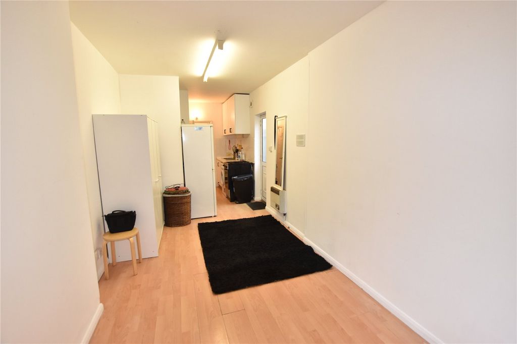 Property photo 3 of 6 Picture No. 10