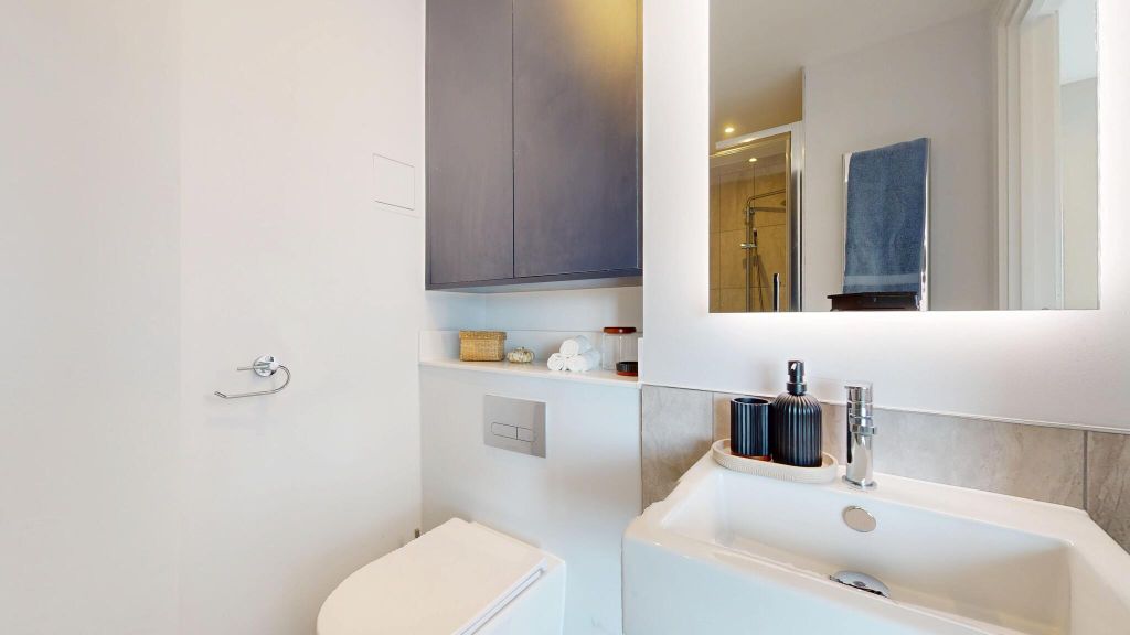 Property photo 3 of 29 Bathroom