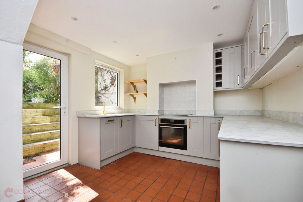 Property photo 2 of 13