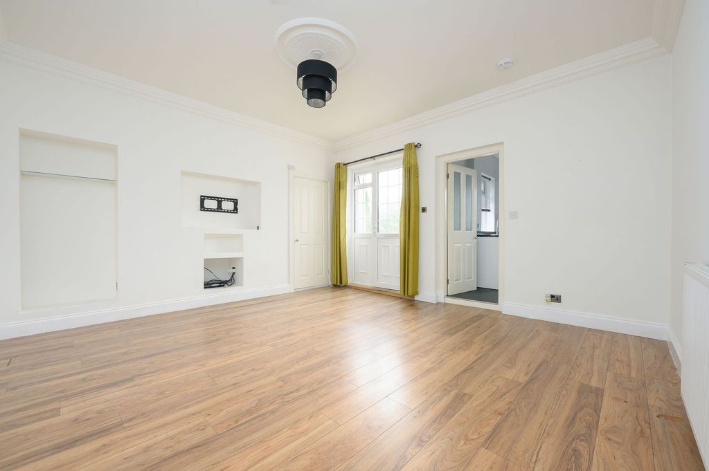 Property photo 3 of 22