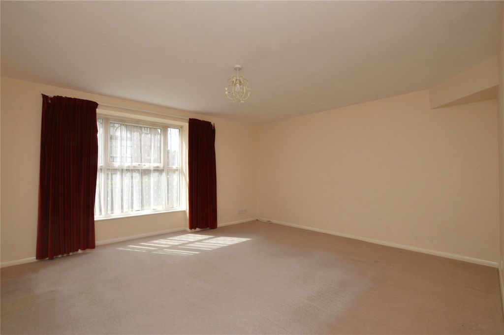 Property photo 2 of 10 Living Room