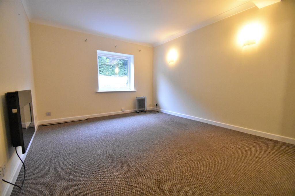 Property photo 3 of 6 Photo 03