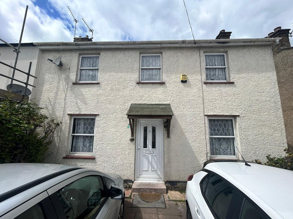Property photo 1 of 10 4 Bed Semi-Detached House To Rent Ninth Avenue, Hayes Ub3