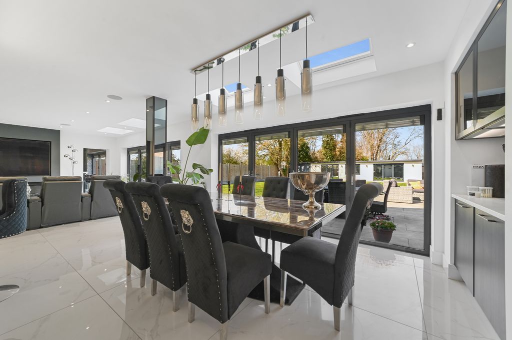 Property photo 2 of 38 Pt-Fc(Col)-63Colchesterrd-26