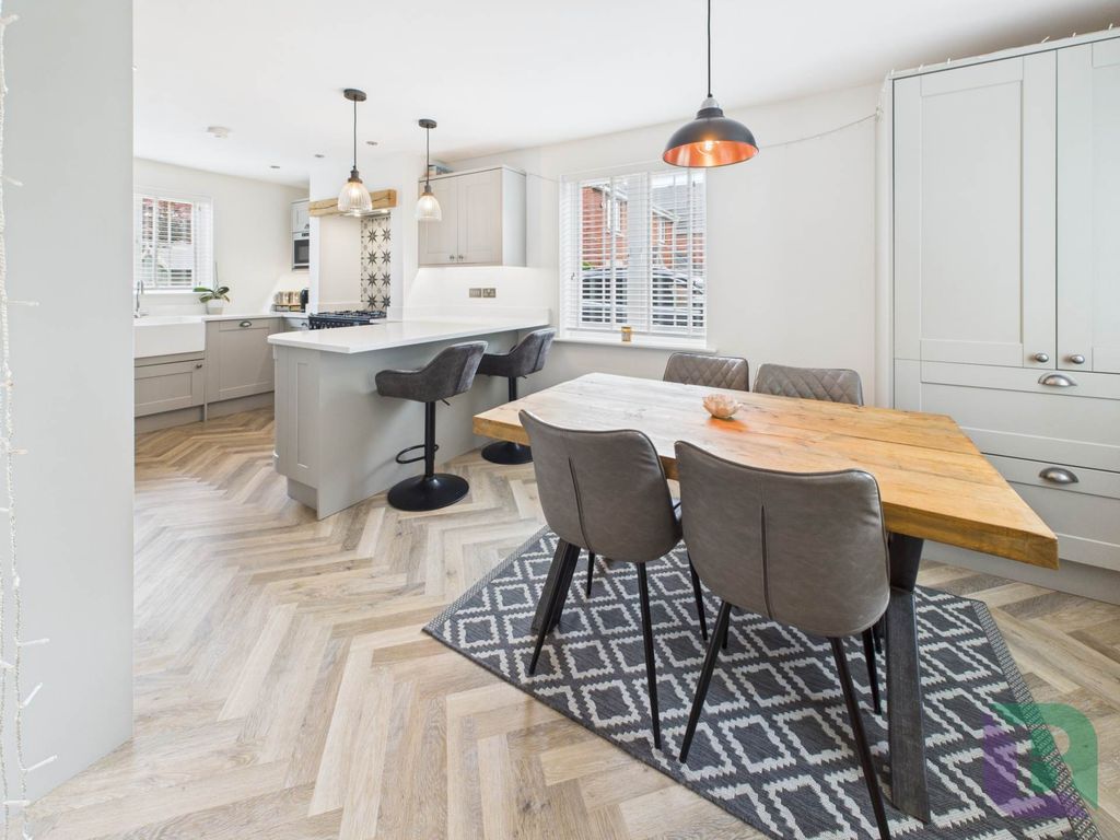 Property photo 3 of 32