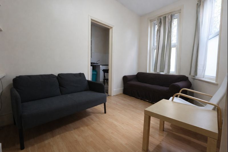 Property photo 2 of 9 Photo 6