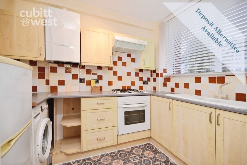 Property photo 3 of 11 Kitchen