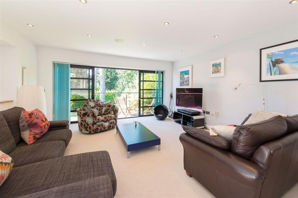 Property photo 2 of 27