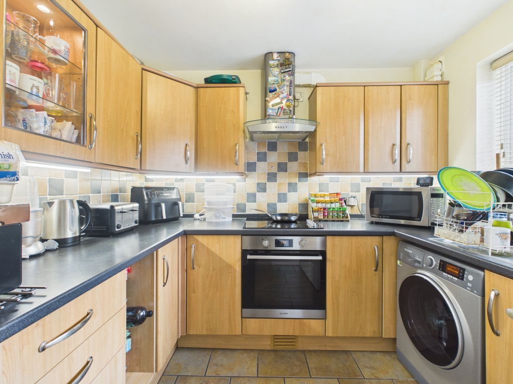 Property photo 2 of 15 Kitchen