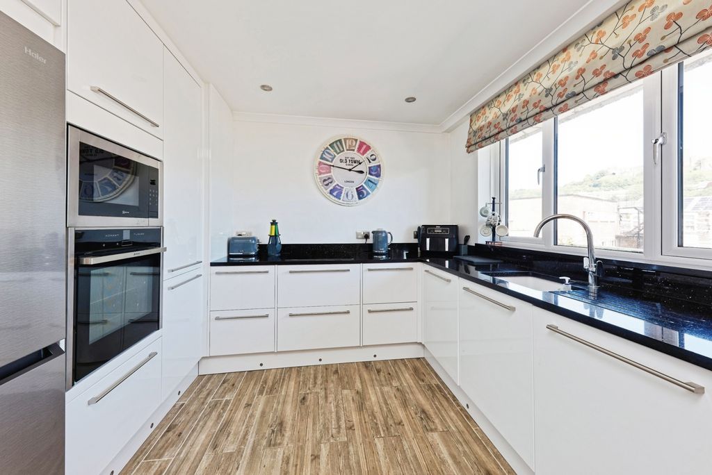 Property photo 2 of 11 Pbox-Img.Jpg