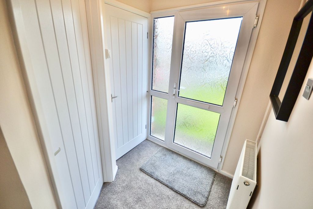Property photo 2 of 33