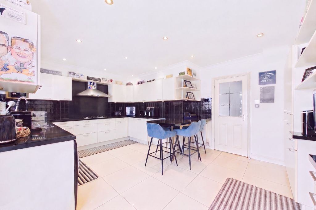 Property photo 3 of 11 Picture No. 08