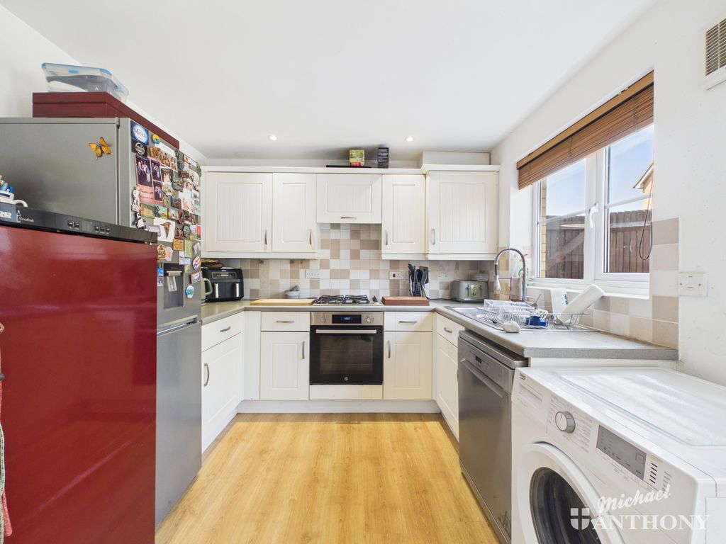 Property photo 2 of 17 Cam02773G0-Pr0448-Still017