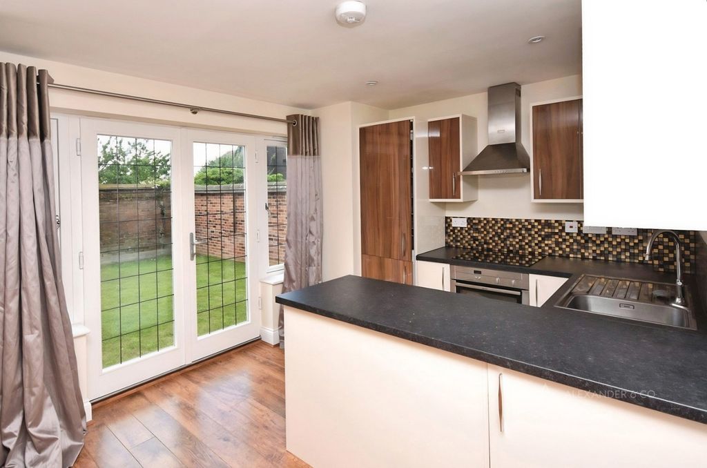 Property photo 2 of 11 Pbox-Img.Jpg