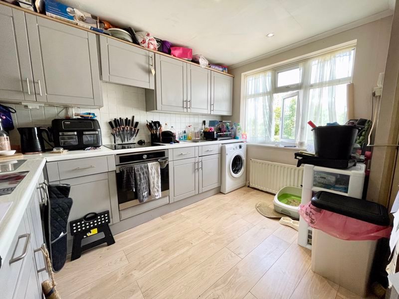 Property photo 3 of 7 Kitchen