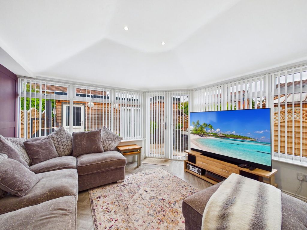 Property photo 3 of 13 Conservatory