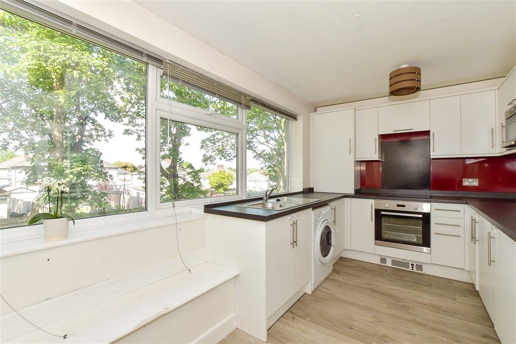 Property photo 3 of 9 Kitchen