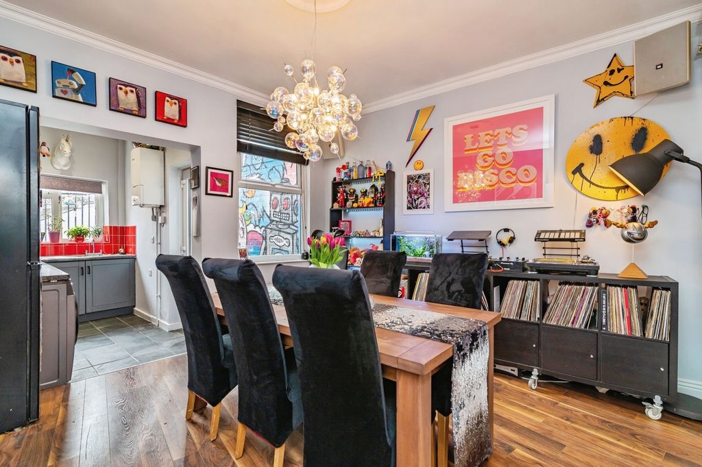 Property photo 3 of 12 Pbox-Img.Jpg