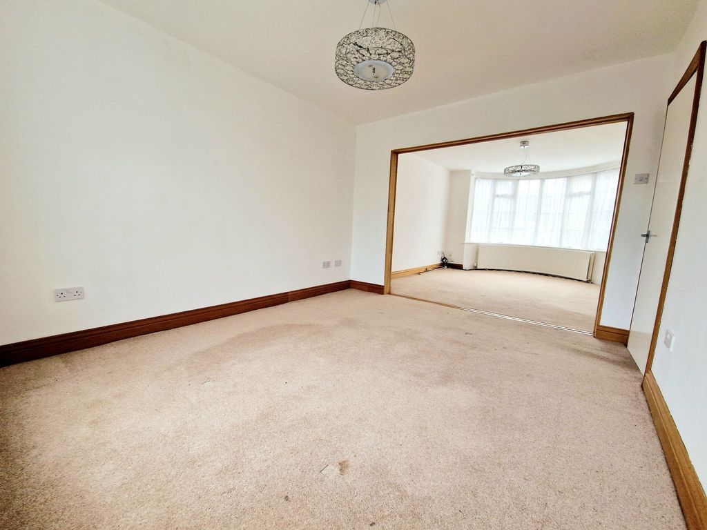 Property photo 3 of 23