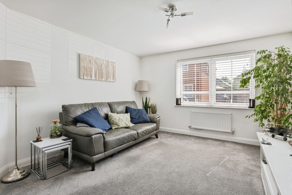 Property photo 3 of 26 Pbox-Img.Jpg