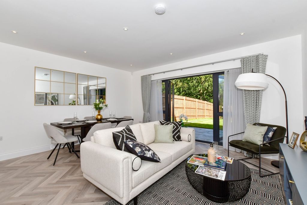 Property photo 2 of 8 901G69Rh