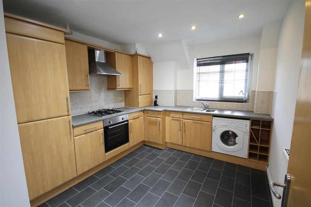 Property photo 3 of 14 Kitchen