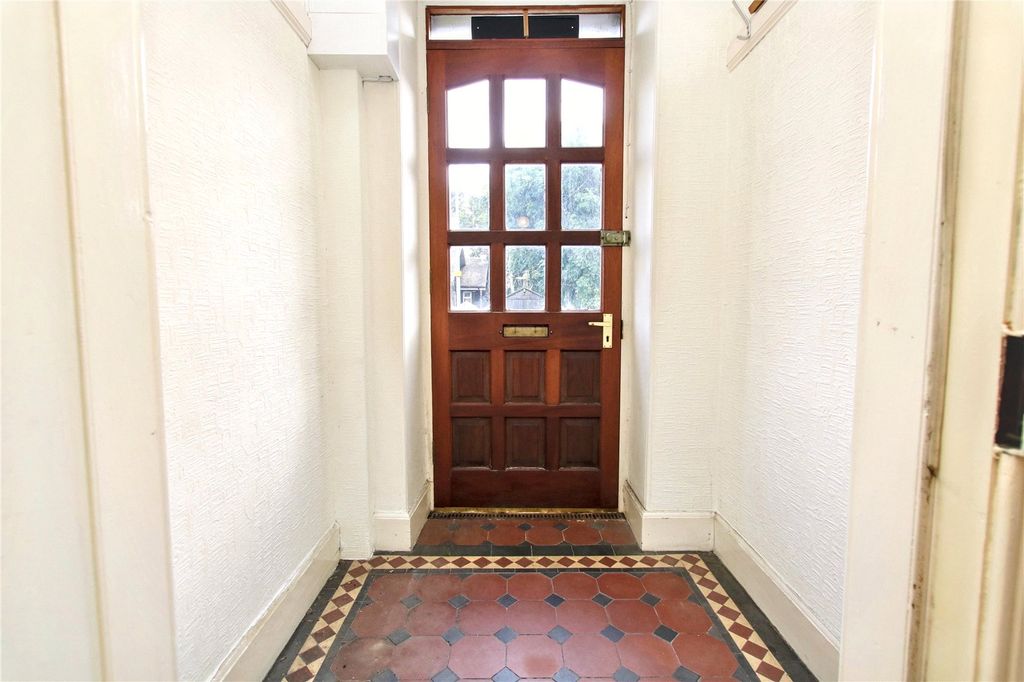 Property photo 3 of 27 Entrance Vestibule