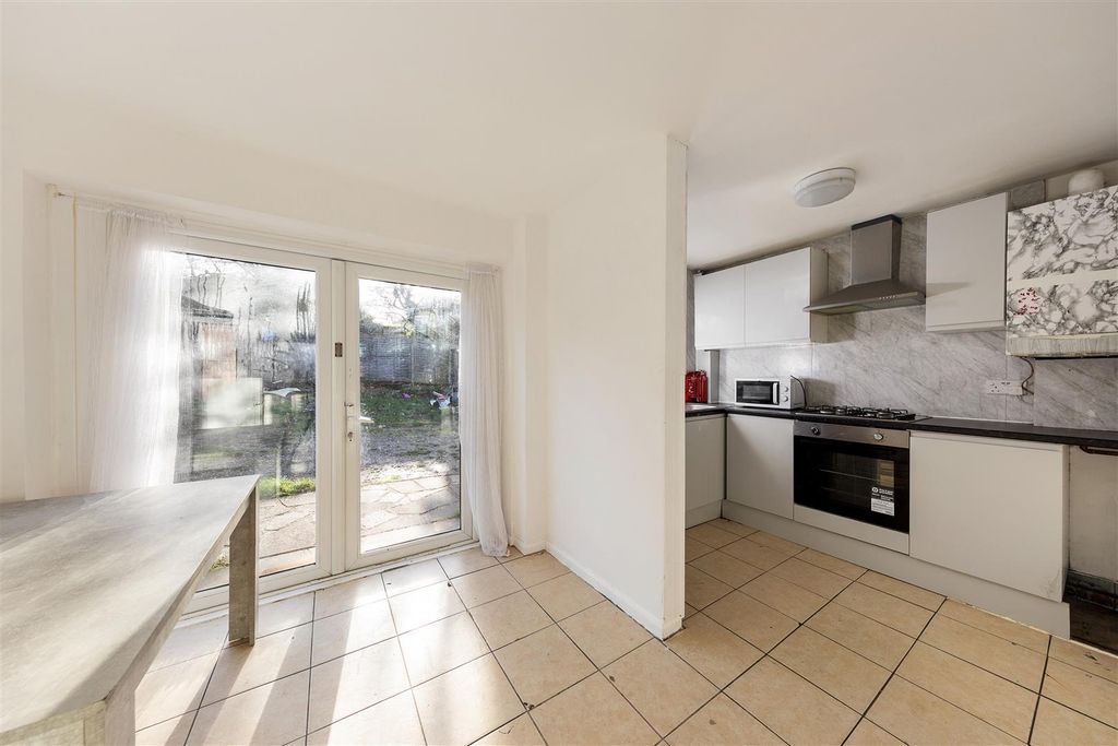 Property photo 3 of 19 Aubrey Road E17